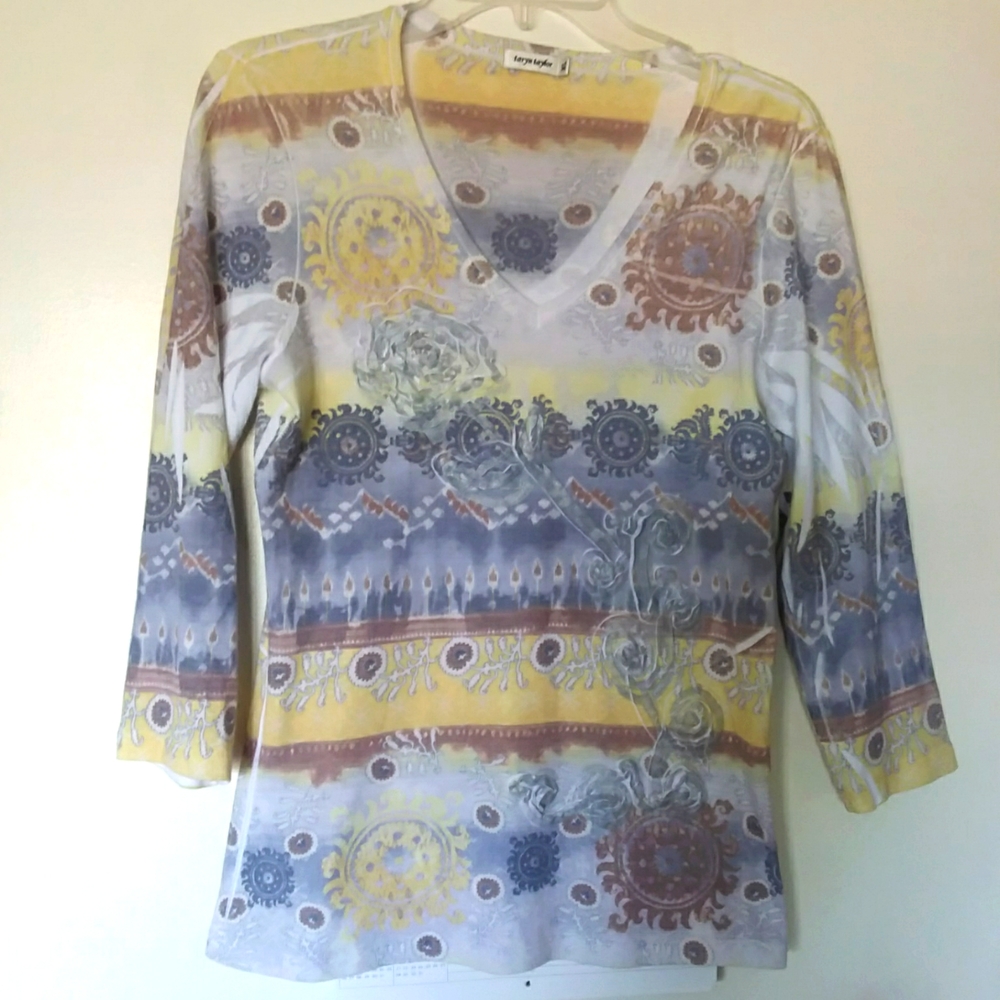 Taryn Taylor top in size XL.